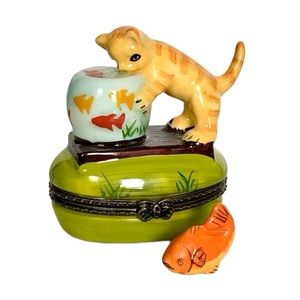 VINTAGE PORCELAIN CAT W/FISH BOWL (FISH INSIDE) HINGED TRINKET BOX